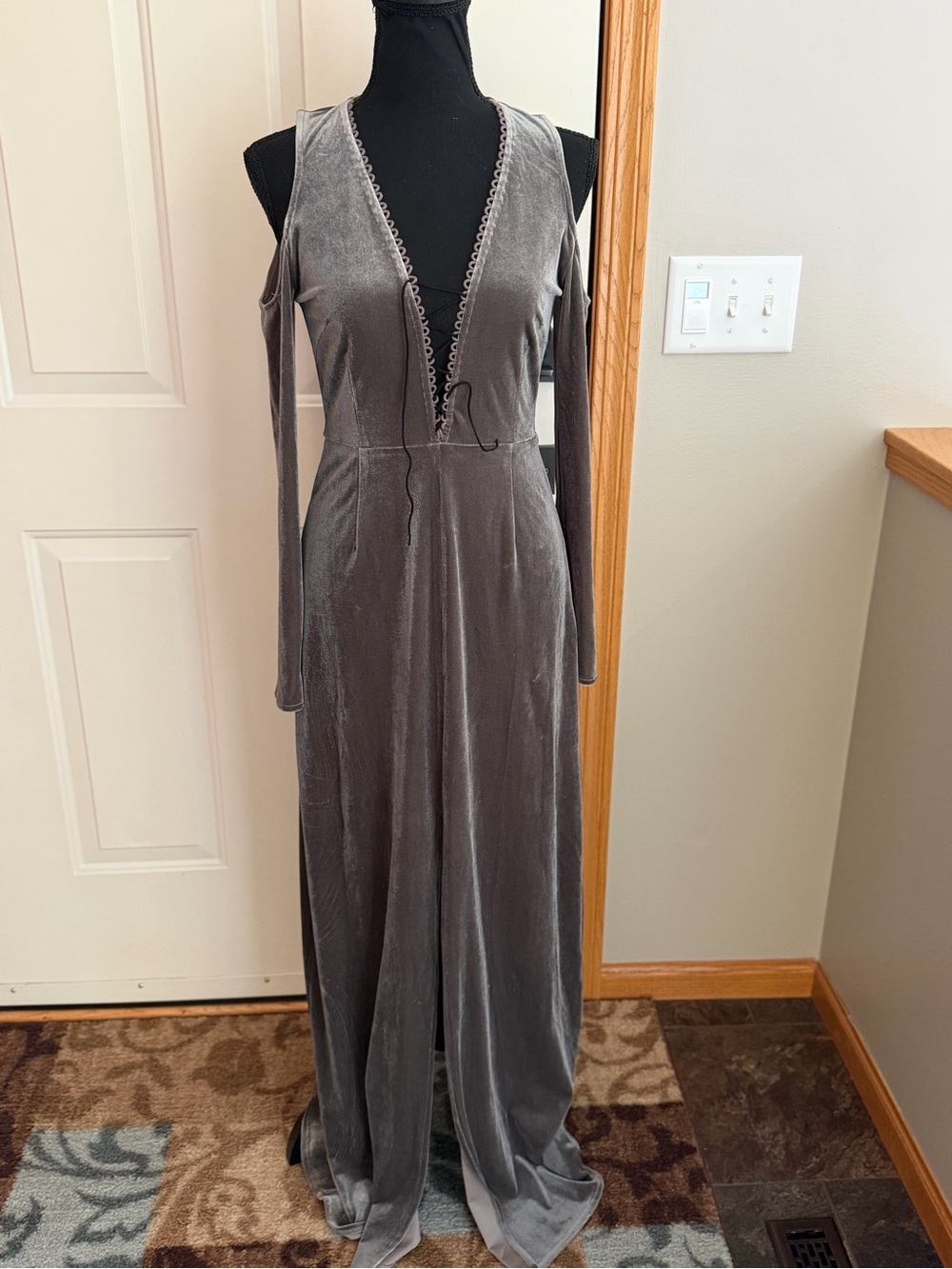 New Foxiedox gray velvet lace bodice cold shoulder dramatic maxi dress. Size XS
